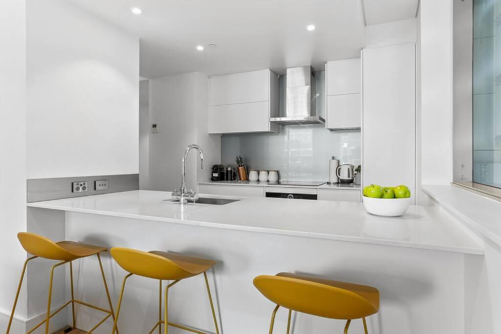 Elegant & Sunny Living With Stunning Marina Views Lejlighed Auckland Eksteriør billede