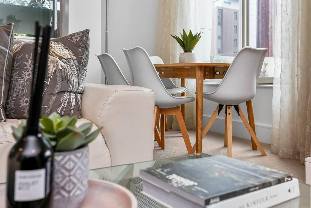 Elegant & Sunny Living With Stunning Marina Views Lejlighed Auckland Eksteriør billede