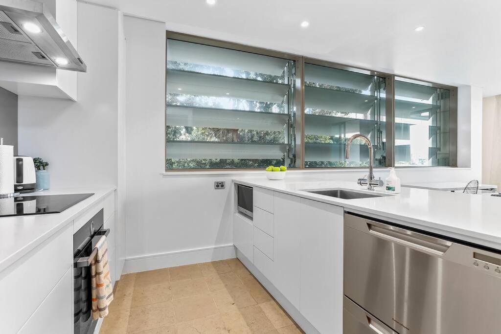 Elegant & Sunny Living With Stunning Marina Views Lejlighed Auckland Eksteriør billede
