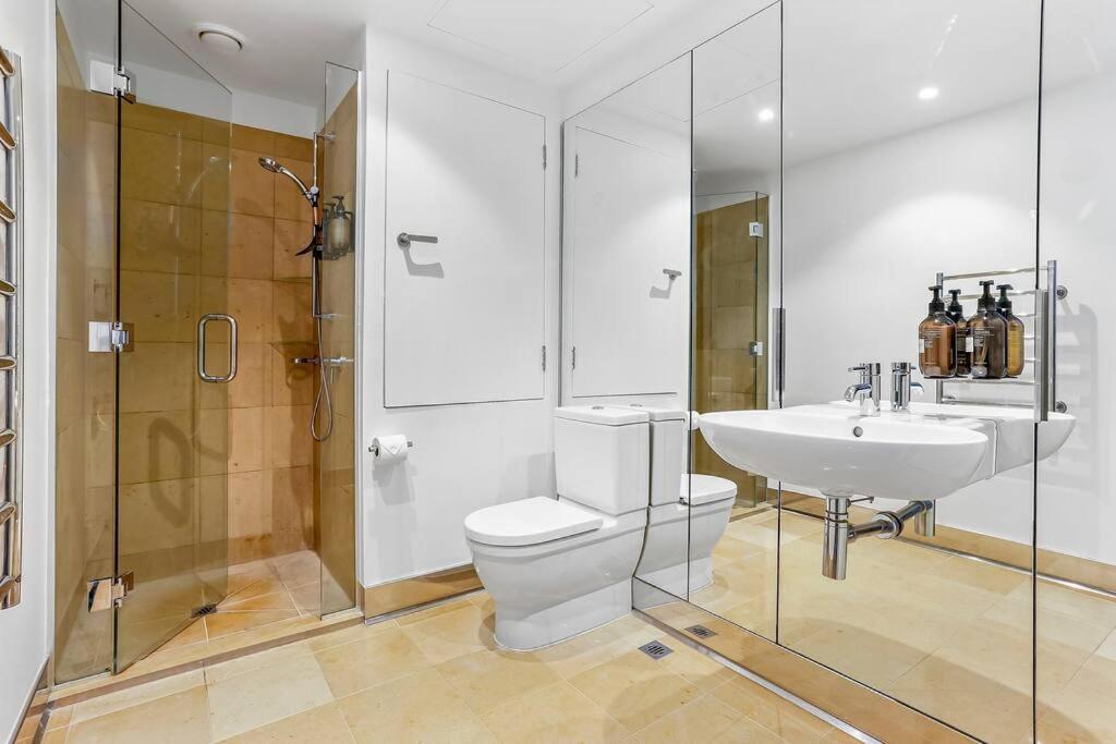 Elegant & Sunny Living With Stunning Marina Views Lejlighed Auckland Eksteriør billede