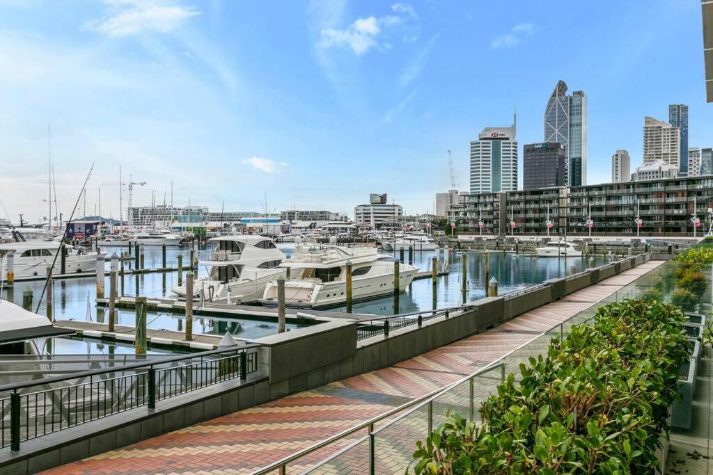 Elegant & Sunny Living With Stunning Marina Views Lejlighed Auckland Eksteriør billede